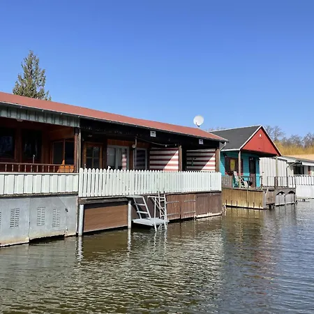 Bootshaus In Mit Ueberdachter Terrasse * 米罗