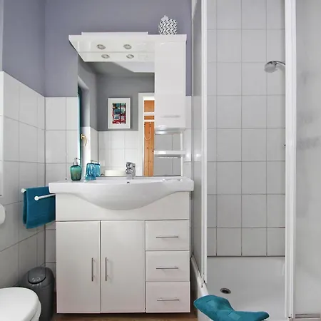 Bootshaus In Mit Ueberdachter Terrasse *