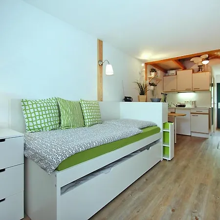 Bootshaus In Mit Ueberdachter Terrasse *