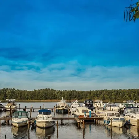 Bootshaus In Mit Ueberdachter Terrasse 度假居