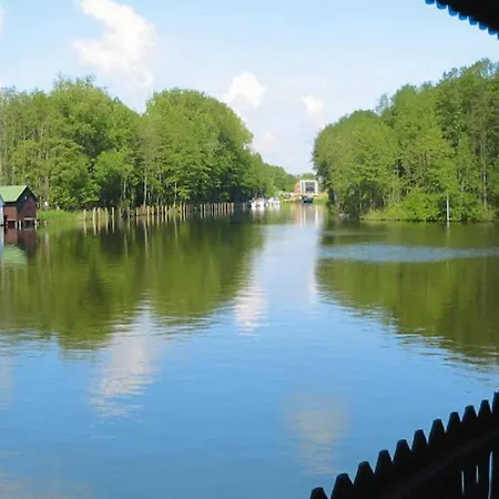 Bootshaus In Mit Ueberdachter Terrasse 米罗