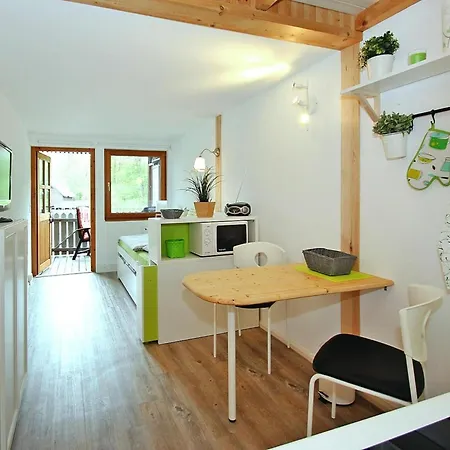 Bootshaus In Mit Ueberdachter Terrasse 米罗