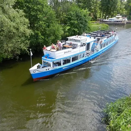 Bootshaus In Mit Ueberdachter Terrasse * 米罗