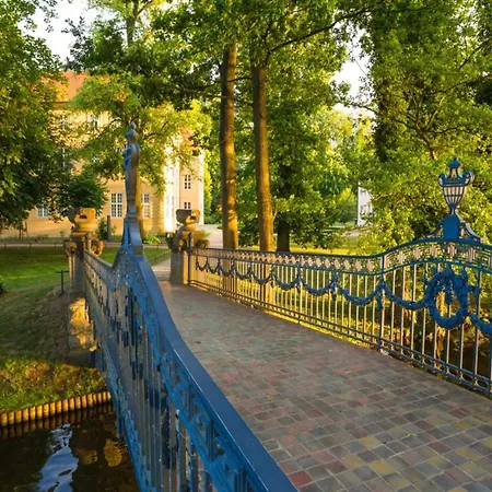 Bootshaus In Mit Ueberdachter Terrasse * 米罗