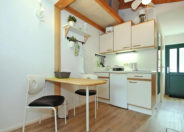 Bootshaus In Mit Ueberdachter Terrasse