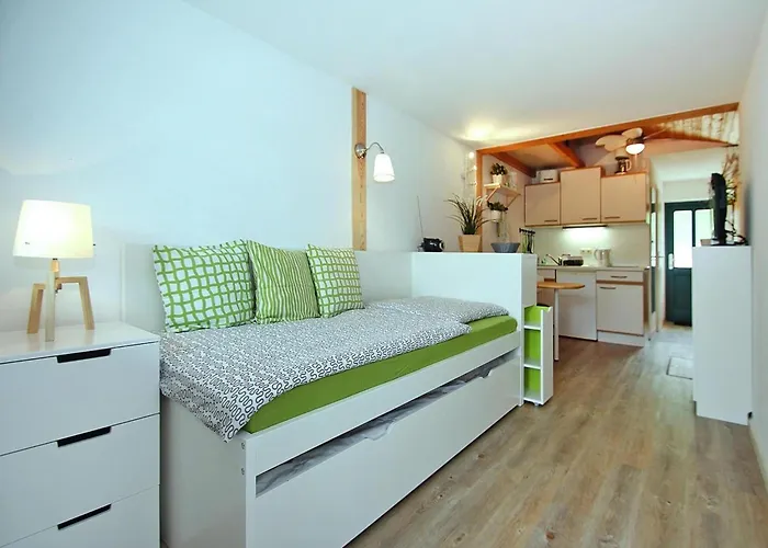 Bootshaus In Mit Ueberdachter Terrasse *