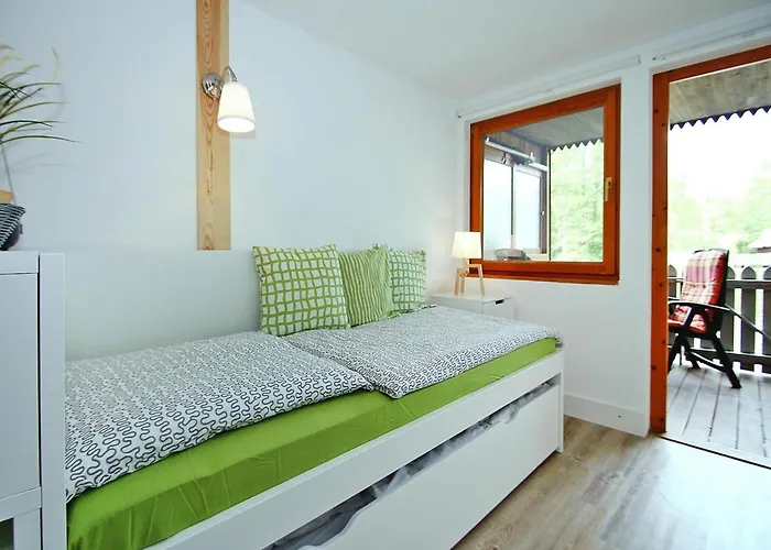 Bootshaus In Mit Ueberdachter Terrasse * ミロー