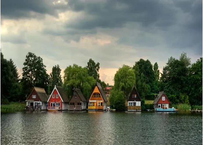 Bootshaus In Mit Ueberdachter Terrasse 別荘 *