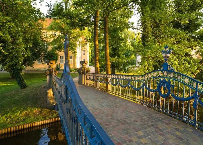 Bootshaus In Mit Ueberdachter Terrasse * ミロー